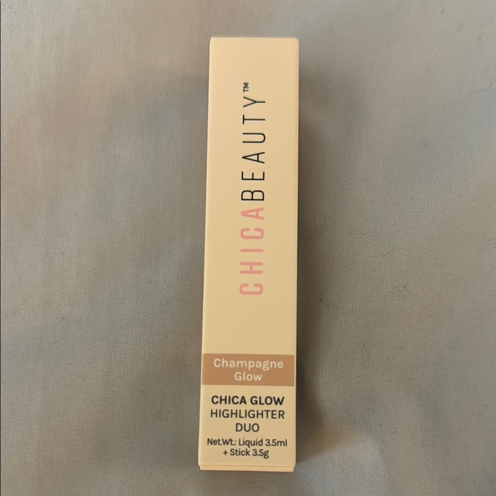 ChicaBeauty Champagne Glow Highlighter